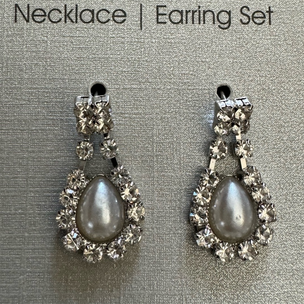 NEW Pearl Necklace and Earring Set by Nicole Miller New York Occasion - Picture 3 of 6